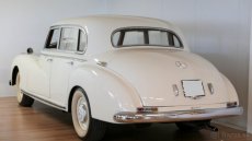 Mercedes-Benz 300 W 186 - 7