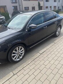 Volkswagen Passat Sedan - 7