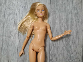 Barbie s extra ohybnými rukami - 7