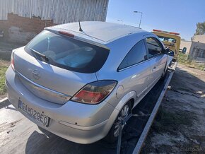 Predávam Opel Astra H GTC na diely - 7