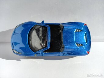 BBURAGO - FERRARI 488 SPIDER - 1:43 - POZRI DETAILNÉ FOTO - 7