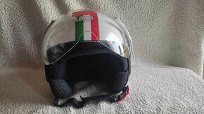 Helma na motorku nebo skútr s italskou trikolórou. Nová - 7