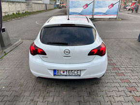 Opel Astra J 1.6 benzín 2011 - 7