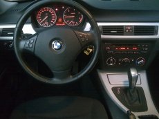 Predám BMW e90 sedan 105kW/143k,modrá met,automat-TOP PONUKA - 7