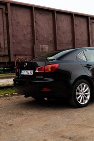 Lexus is 220d - 7