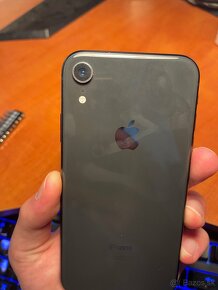 Iphone XR 128GB - plne funkčny - prasknuty displej - 7