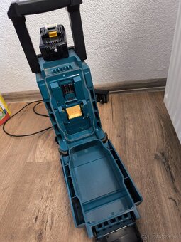 Stavebné rádio Makita DMR 115 s akumulátorom - 7