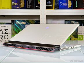 Herný notebook DELL ALIENWARE M17 R2 | RTX 2060 | i7-9750H - 7