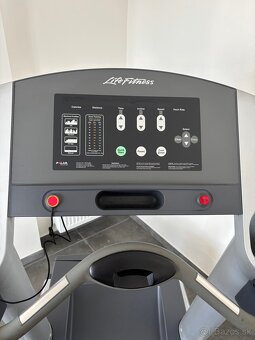 Life Fitness 95Ti - profi běžecký pás - 7