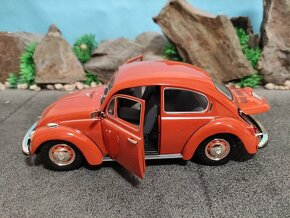 Prodám model 1:18 Volkswagen Beetle 1971 - 7