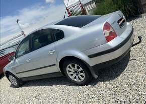 Volkswagen Passat 1,6 75kW Comfortline TAŽNÉ benzín manuál - 7