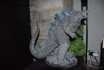 Figurka Godzilla LED podsvietenie - 7