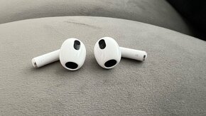 Apple AirPods 3. Generácie Lightning nabíjacie púzdro - 7