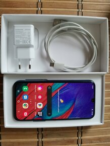 Samsung Galaxy A40 (5,9" 144g) - 7