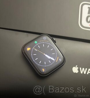 Apple Watch SE 44mm nike+ edition - 7