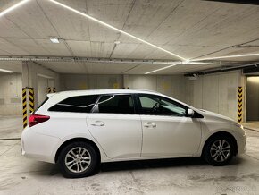 Toyota Auris Touring sport 1.6 6M/T - 7