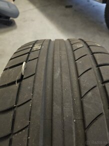 245 / 40 R 19 AVON - 7