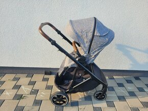 Britax Strider M, v cene vanička, fusak, pláštenka a clona - 7