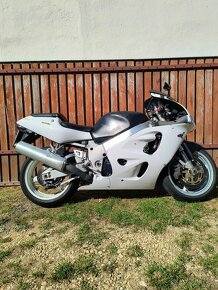 Suzuki GSXR 750 srad - 7