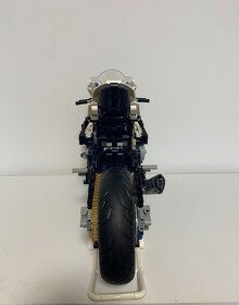 LEGO BMW M 1000 RR 42130 - 7