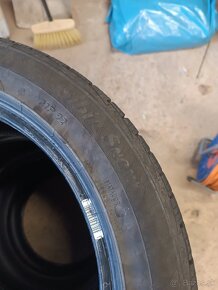 Predám zimné pneu 235/45 r17 - 7