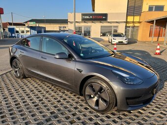 2022 TESLA Model 3 - Standard Range 60kW LFP sivá - 7