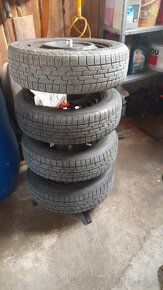 Predám kolesá 175/65 R15 84T a puklice Toyota - 7