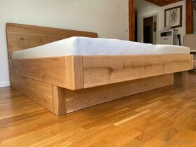 Masívna dubová posteľ s úložným priestorom - 7