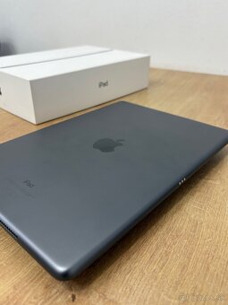 Apple iPad 7th 32GB 2018 - 7