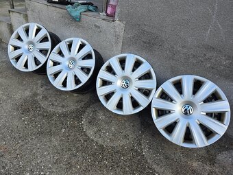 Vw plechové disky 5x112 r16 +  org. VW Puklice r16 - 7