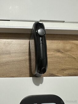 Predám Apple Watch 10 46mm jet Black Malé známky opotrebovan - 7