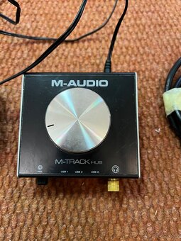 M-audio subwoofer a reproduktory - 7