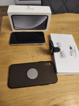 Apple iPhone XR 64 GB - 7