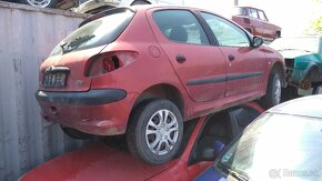 Lacno rozpredám Peugeot 206 1998-2010 na náhradné diely - 7