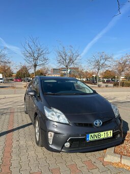 Toyota Prius 1.8 benzín 2012 plugin hybrid - 7