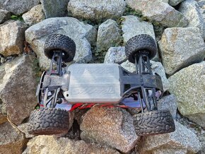 TRAXXAS Rustler 4x4 - 7