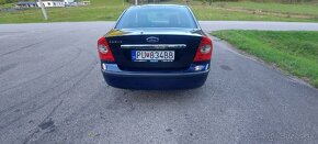 Ford Focus sedan - 7