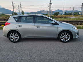 Toyota Auris 1.8 I VVT-I Hybrid Executive - 7