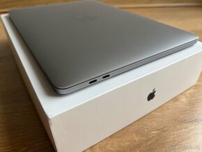  Apple MacBook Pro 13-inch Space Grey Touch Bar - 7