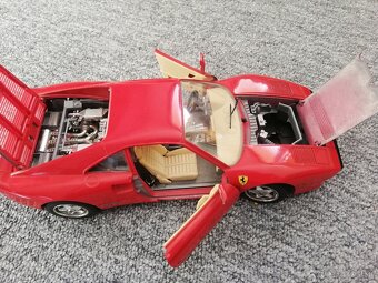 1:18 FERRARI GTO Bburago - 7