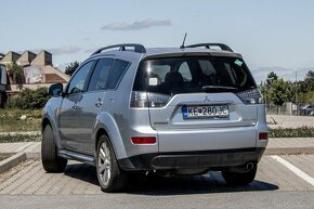 Mitsubishi Outlander 2.4 4x4 - 7