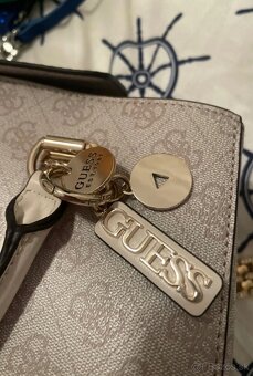 Kabelka Guess biela - 7