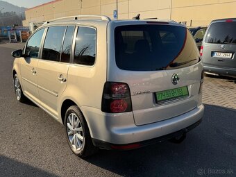 ► VW TOURAN 1,6 MPI FREESTYLE - 7 MÍST, PARKO.SENZORY, NAVI◄ - 7