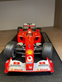 1:18 Ferrari F2002 Michael Schumacher (Hot Wheels) - 7