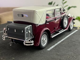 1:18 1932 ŠKODA 860 Cabriolet Closed - Burgundy - ABREX - 7