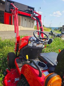 Traktor TYM 194 s medzinap. kosou a celnym nakladacom - 7