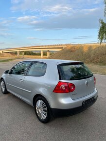 Volkswagen Golf 5 Comfort = 1.6 FSI, 85kW, Benzin = - 7