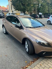 Predám Volvo V40 Cross Country 1.6L 84kW D2 AT - 7