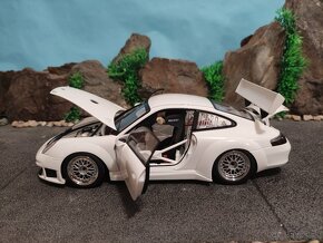 prodám model 1:18 porsche 911 GT3 RSR 996 plain body version - 7