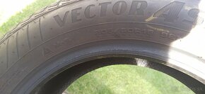 Pneumatiky Goodyear Vector 4 Season R16 205/60 - 7